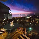 Lovely Apartment Close To Everything With A View!