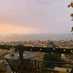 Lovely Apartment Close To Everything With A View!