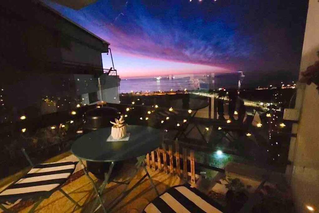 Lovely Close To Everything With A View! *